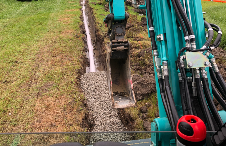 Erdarbeiten Erdarbeiten und Geländeformung für Gartenbauprojekte