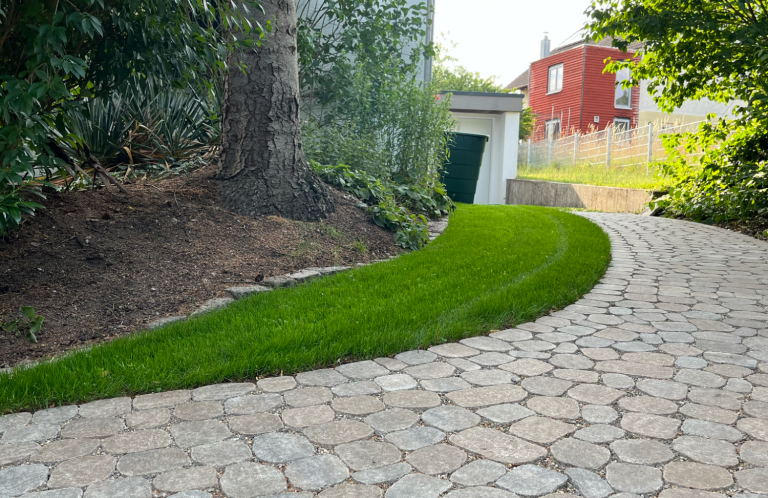 Pflasterarbeiten Pflasterarbeiten und Einfassungen in einer Außenanlage in Crailsheim